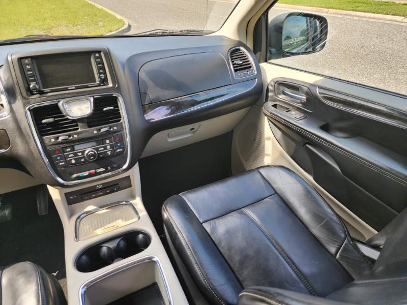 Chrysler Town & Country Limited Platinum 2015