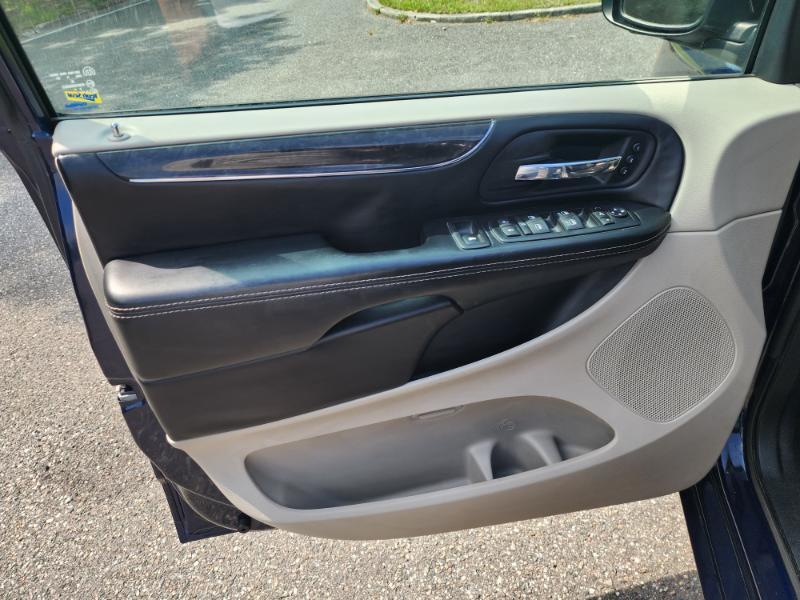 Chrysler Town & Country Limited Platinum 2015