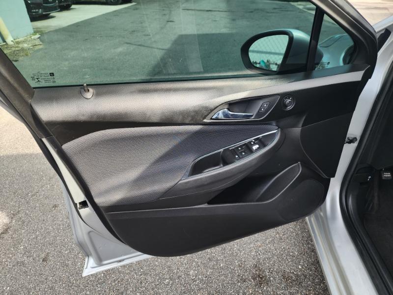 Chevrolet Cruze LS Hatchback 2019