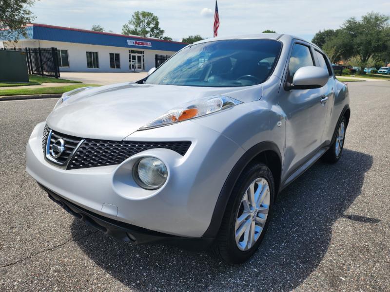 Nissan Juke S FWD 2011