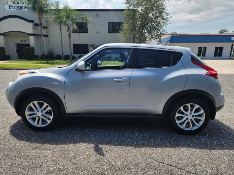 Nissan Juke S FWD 2011
