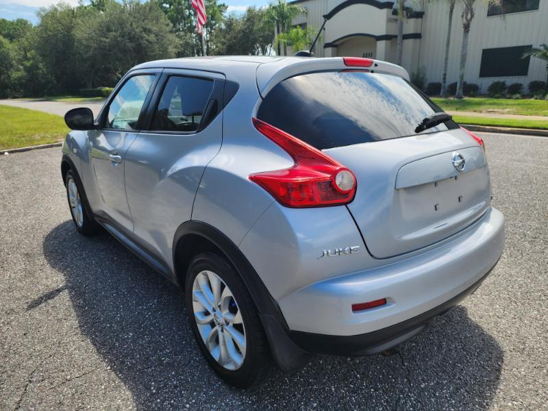 Nissan Juke S FWD 2011