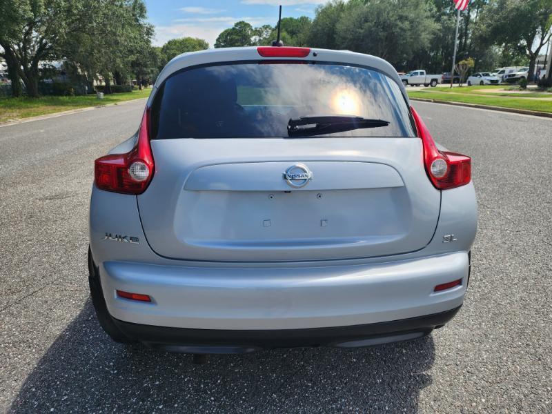Nissan Juke S FWD 2011