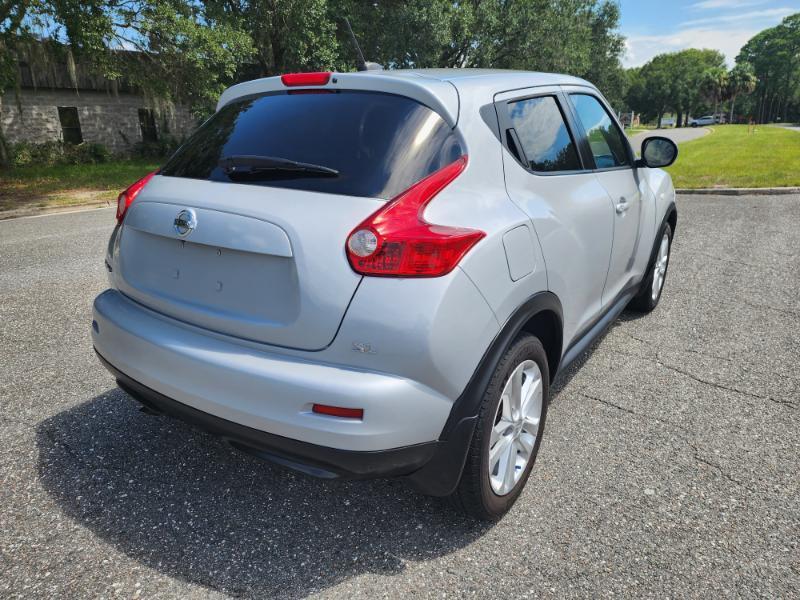 Nissan Juke S FWD 2011