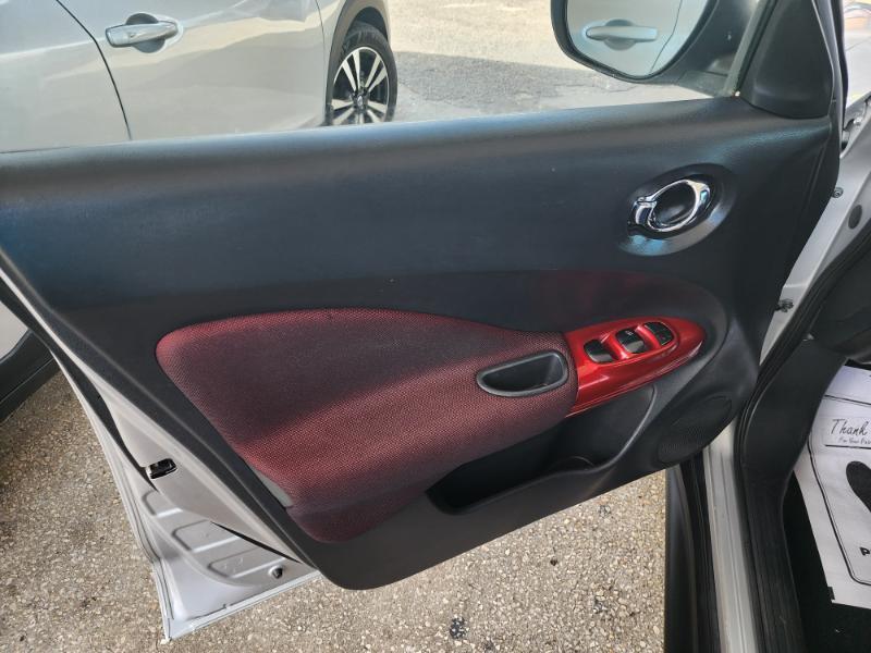 Nissan Juke S FWD 2011