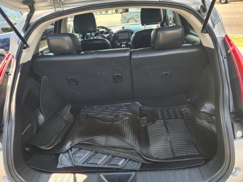 Nissan Juke S FWD 2011