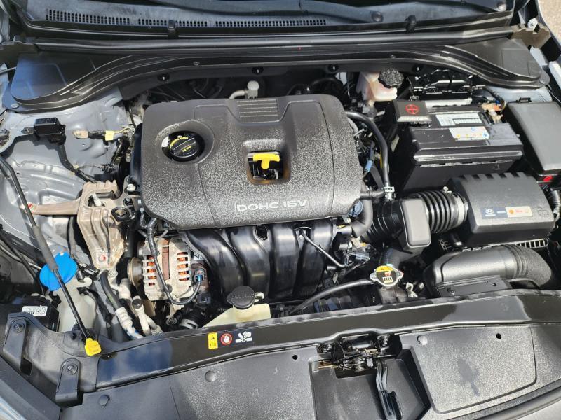 Hyundai Elantra Value Edition 6A 2017