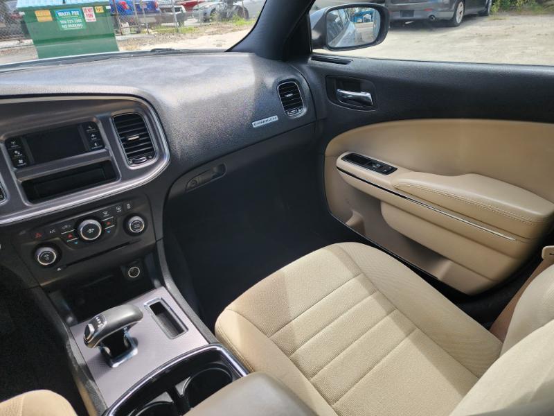 Dodge Charger SE 2013