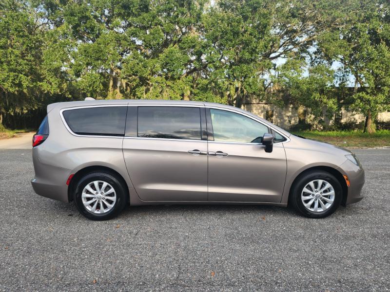 Chrysler Pacifica Touring 2017