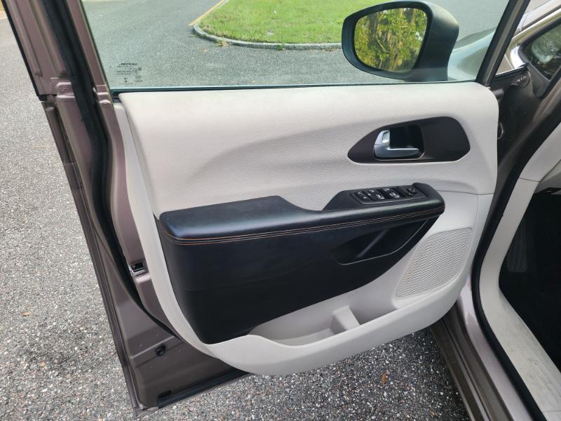 Chrysler Pacifica Touring 2017