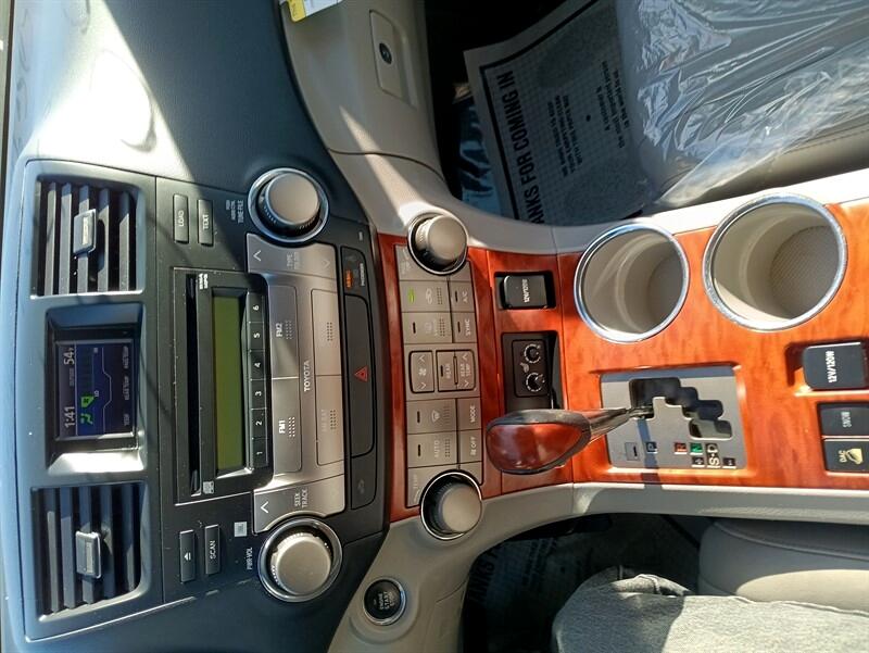 Toyota Highlander Base 2WD 2008