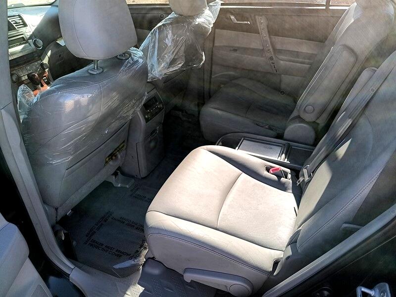 Toyota Highlander Base 2WD 2008