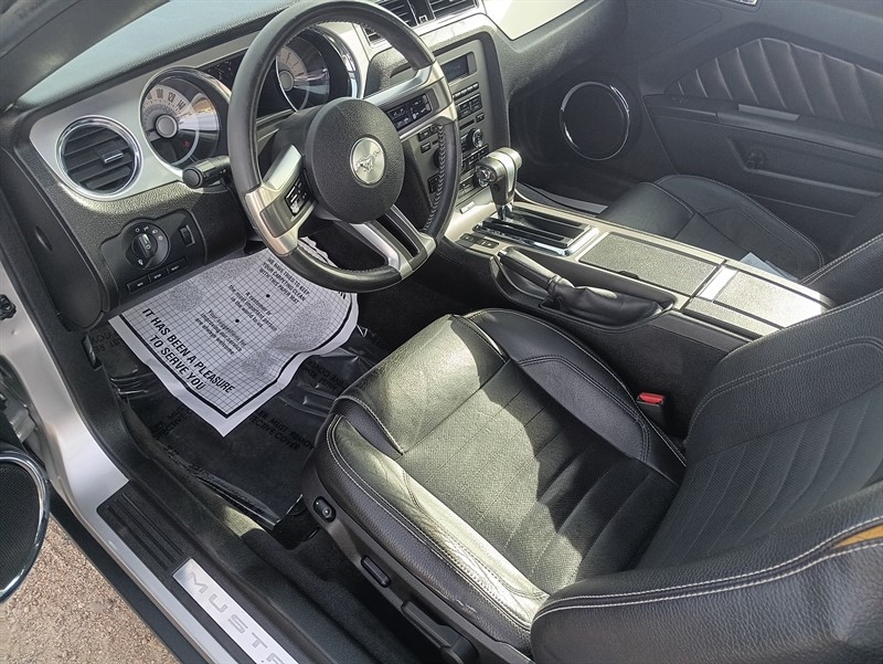 Ford Mustang V6 Coupe 2011