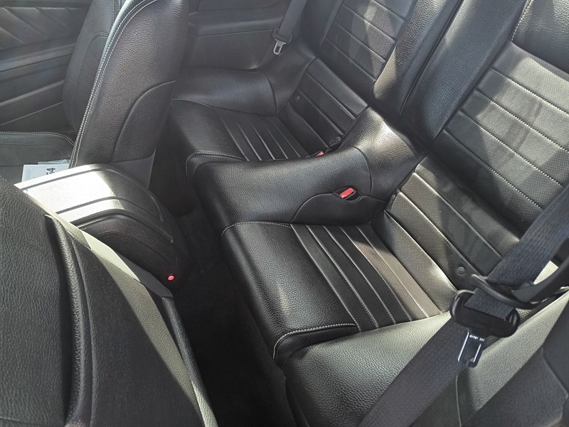 Ford Mustang V6 Coupe 2011