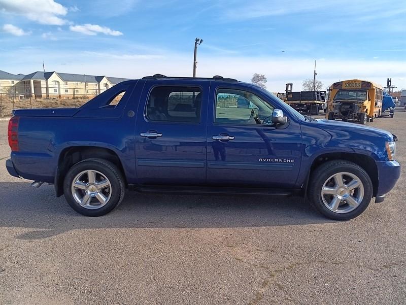 Chevrolet Avalanche LT 4WD 2013