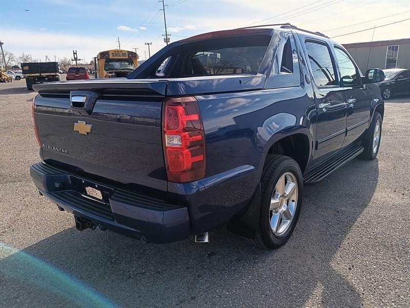 Chevrolet Avalanche LT 4WD 2013