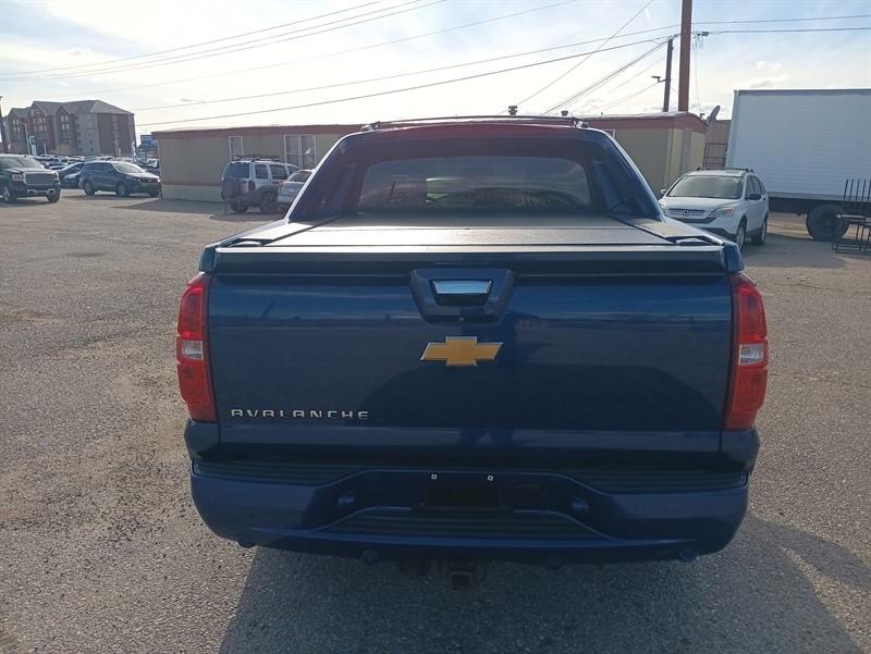 Chevrolet Avalanche LT 4WD 2013