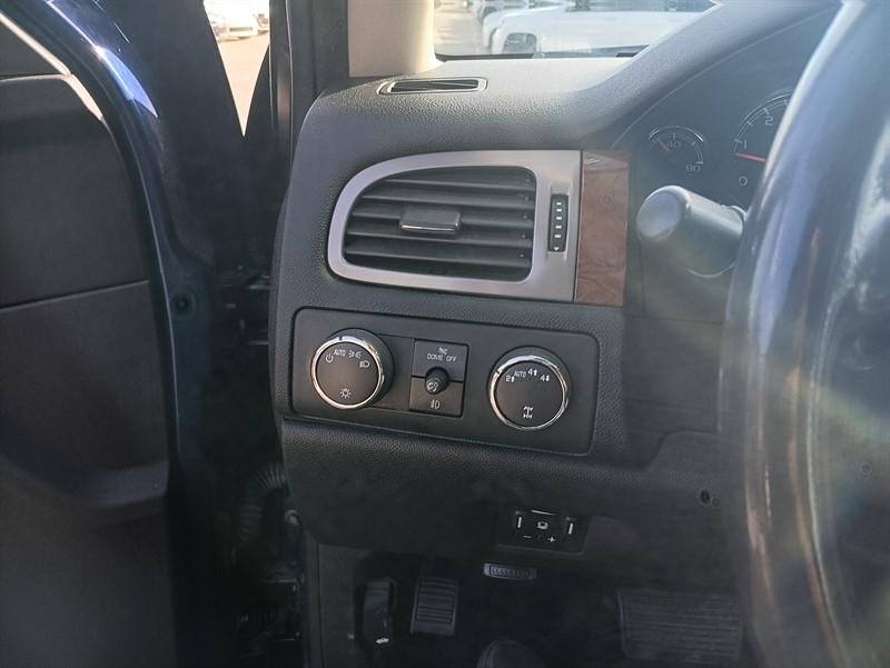 Chevrolet Avalanche LT 4WD 2013