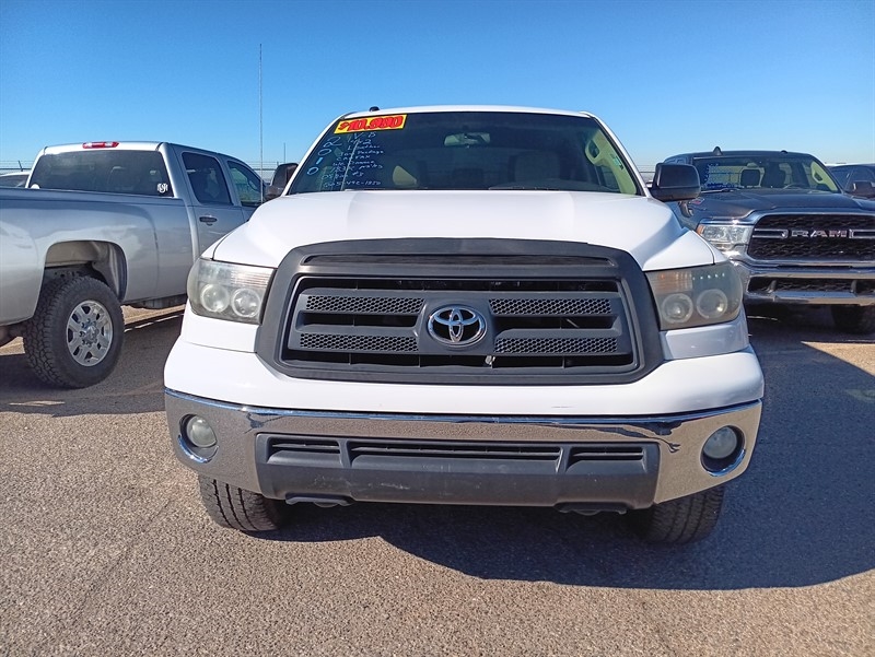 Toyota Tundra Tundra-Grade CrewMax 5.7L 2WD 2010