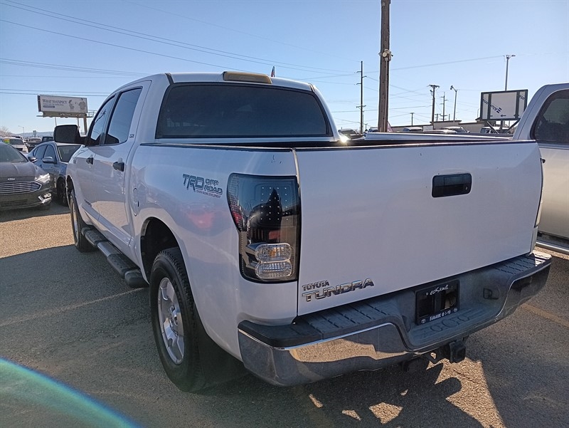 Toyota Tundra Tundra-Grade CrewMax 5.7L 2WD 2010