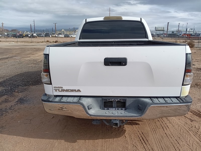Toyota Tundra Tundra-Grade CrewMax 5.7L 2WD 2010