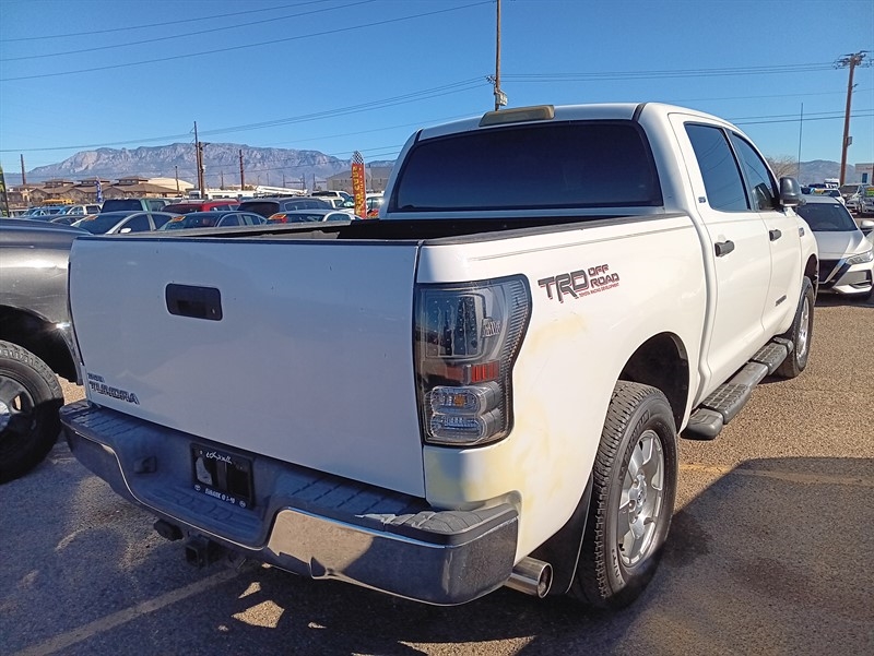 Toyota Tundra Tundra-Grade CrewMax 5.7L 2WD 2010