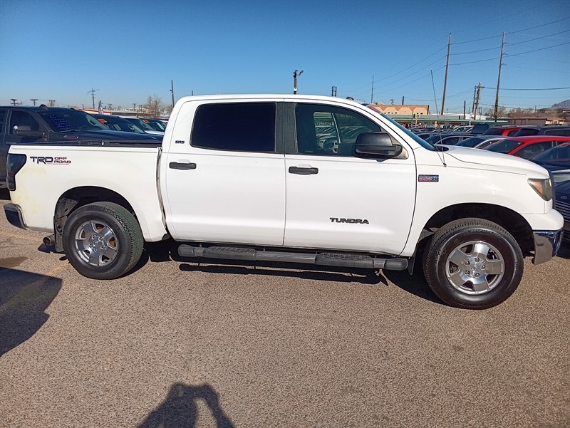 Toyota Tundra Tundra-Grade CrewMax 5.7L 2WD 2010
