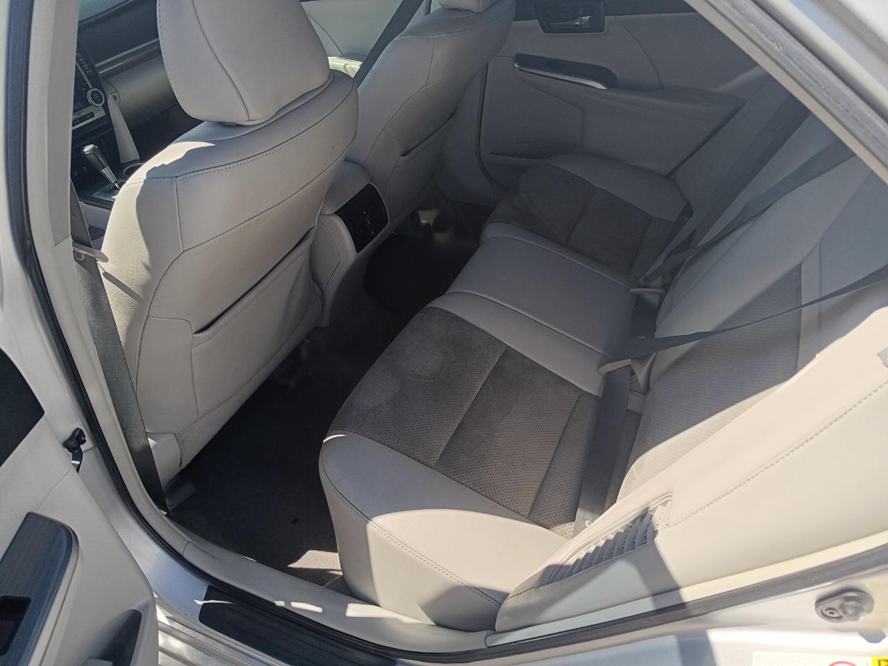 Toyota Camry Hybrid LE 2012