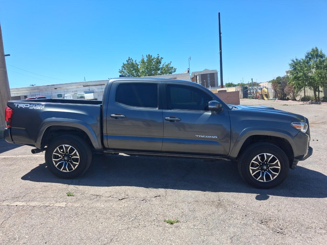 Toyota Tundra SR5 5.7L V8 FFV CrewMax 4WD 2016