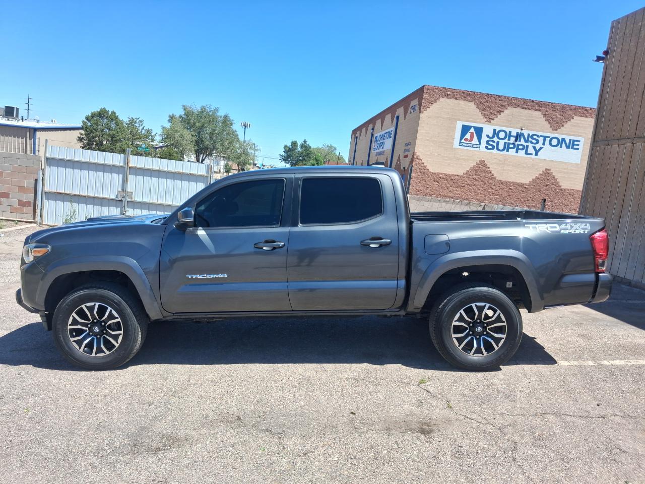 Toyota Tundra SR5 5.7L V8 FFV CrewMax 4WD 2016