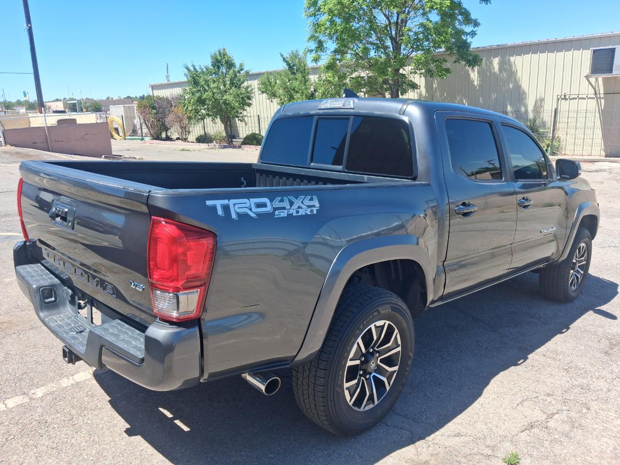 Toyota Tundra SR5 5.7L V8 FFV CrewMax 4WD 2016