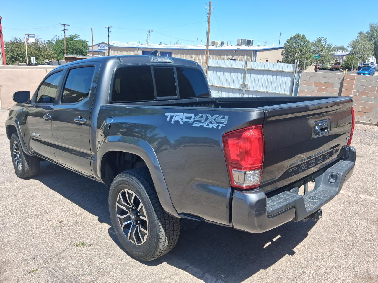Toyota Tundra SR5 5.7L V8 FFV CrewMax 4WD 2016