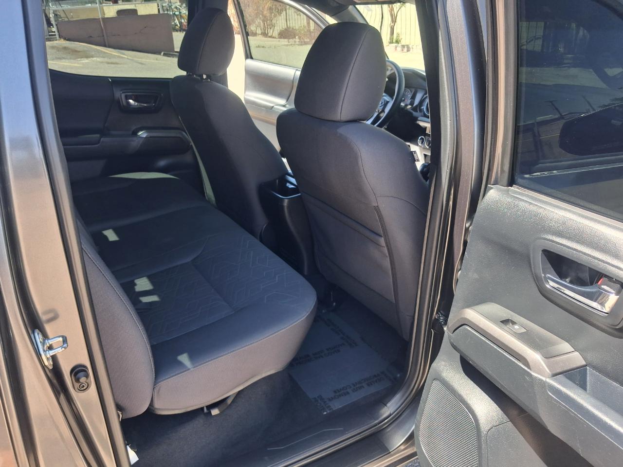 Toyota Tundra SR5 5.7L V8 FFV CrewMax 4WD 2016