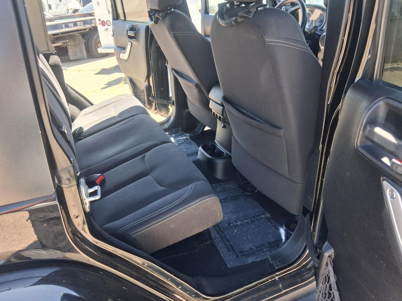 Jeep Wrangler Unlimited Sahara 4WD 2013