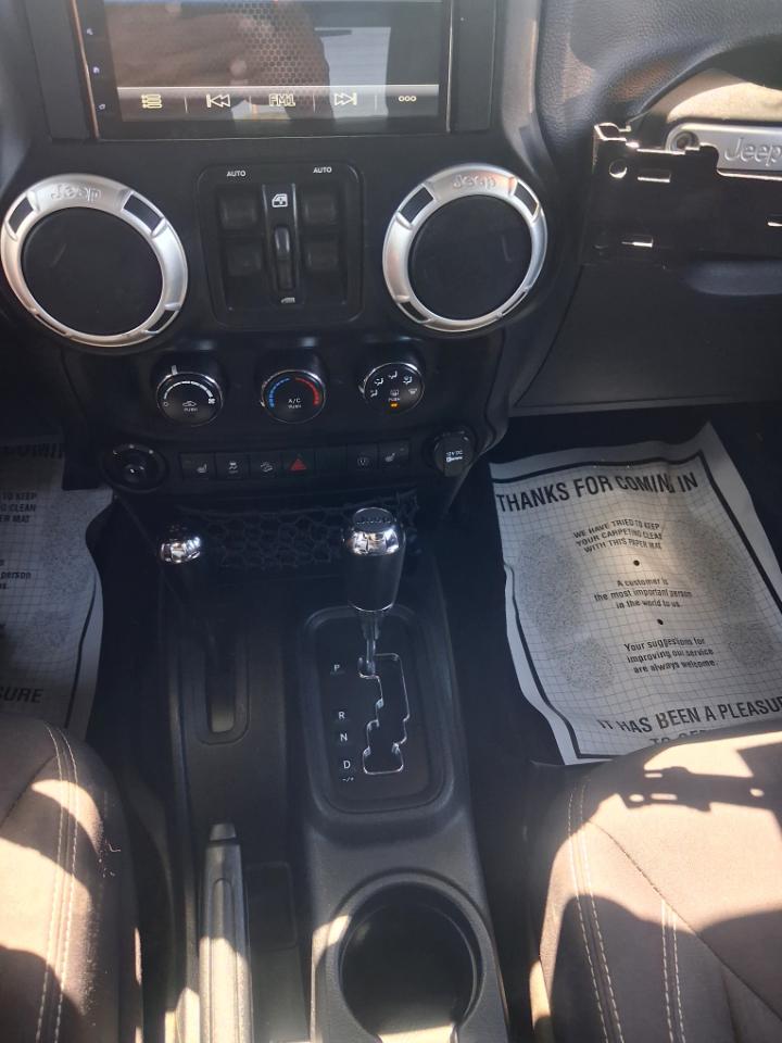 Jeep Wrangler Unlimited Sahara 4WD 2013