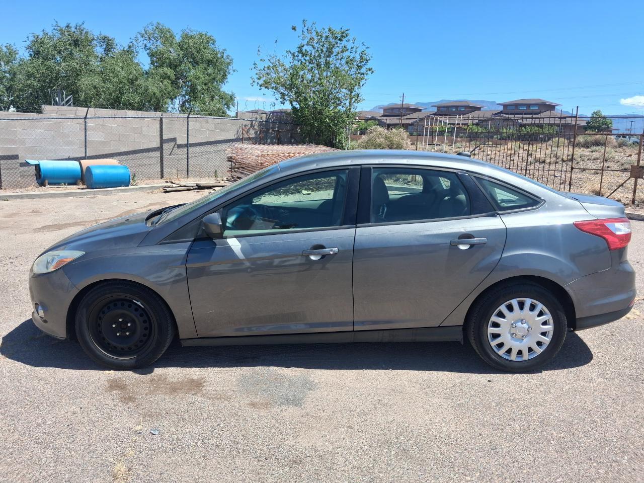 Ford Focus SE Sedan 2012