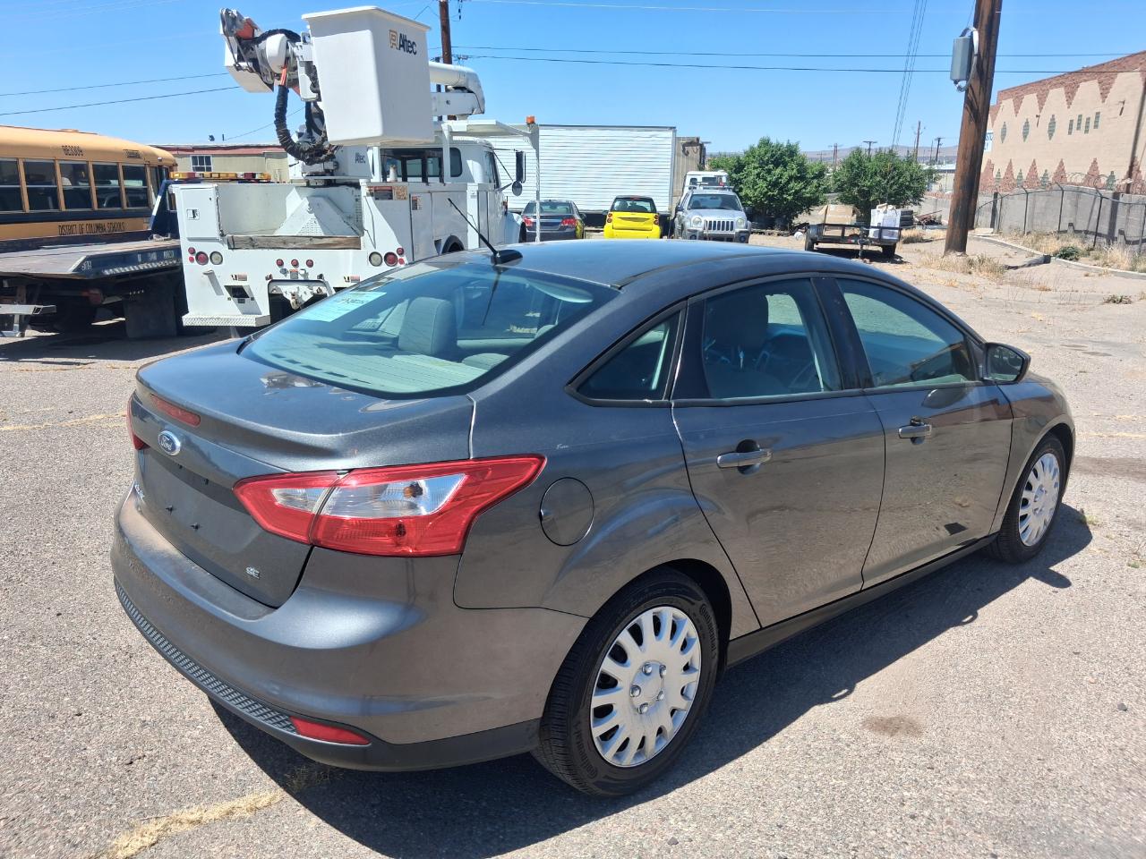Ford Focus SE Sedan 2012