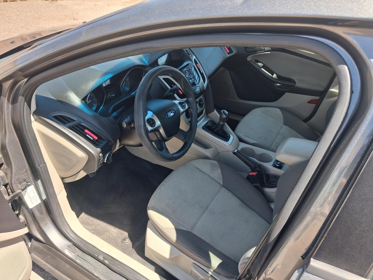 Ford Focus SE Sedan 2012