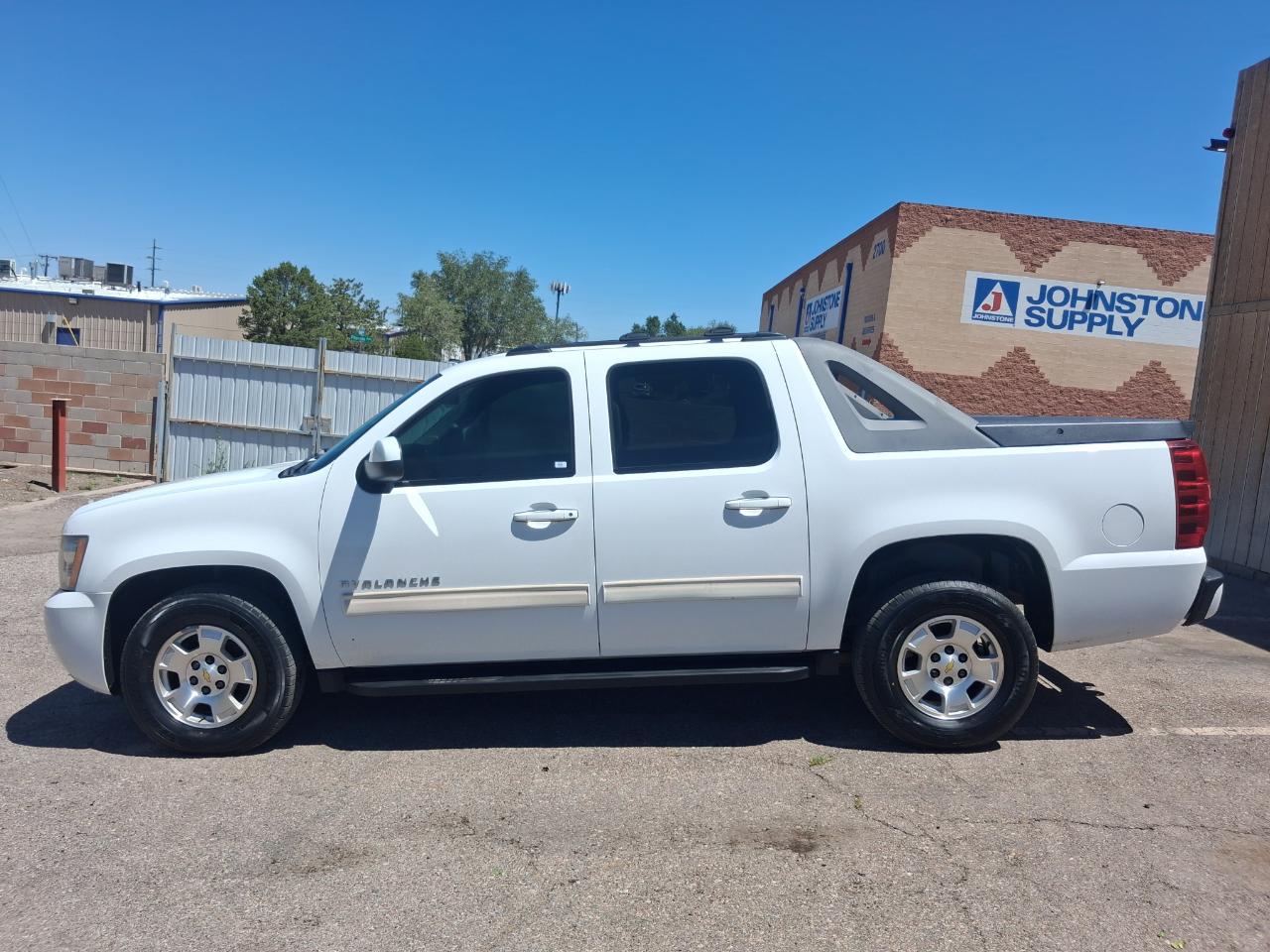 Chevrolet Avalanche LS 4WD 2011
