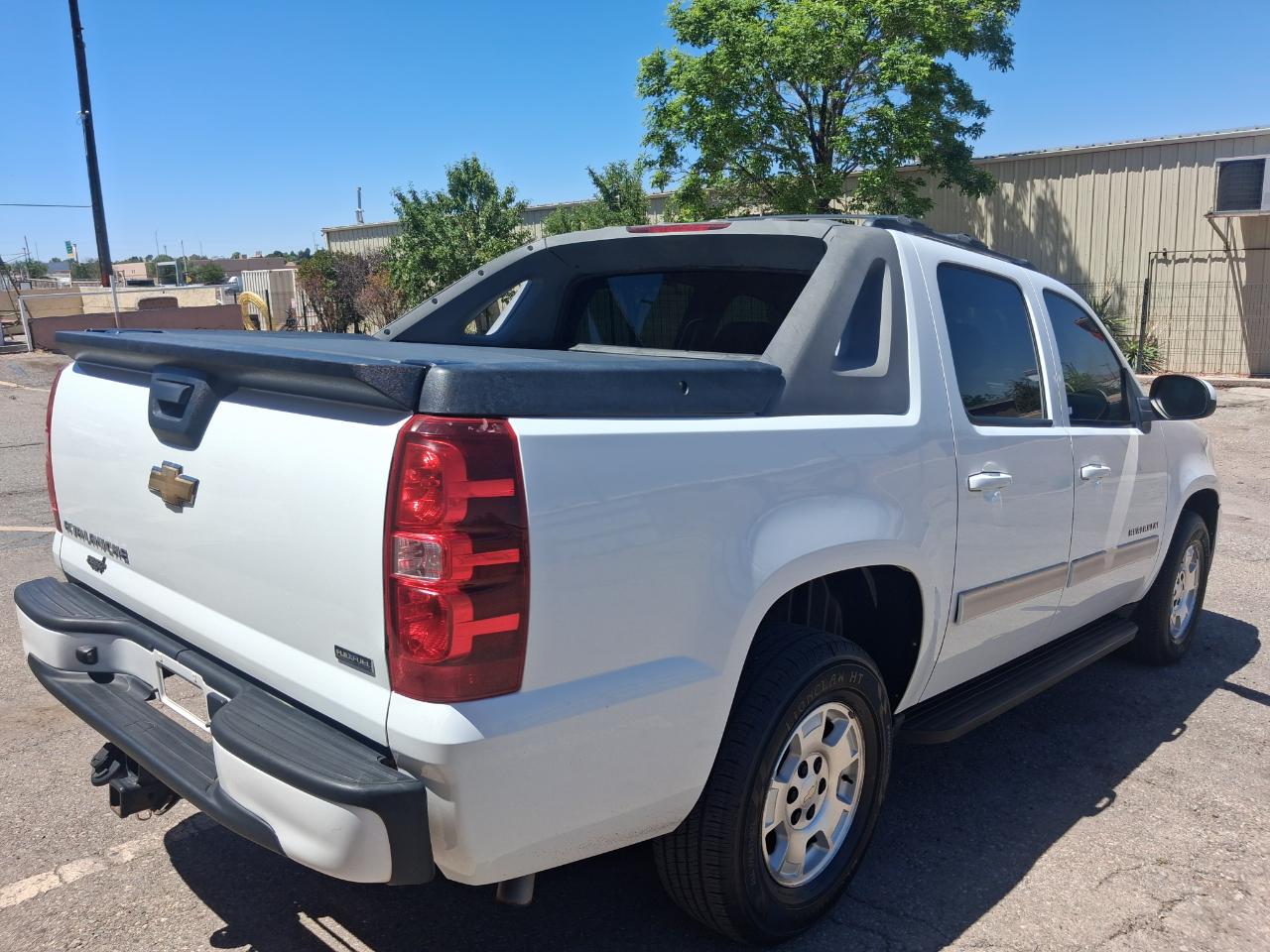 Chevrolet Avalanche LS 4WD 2011