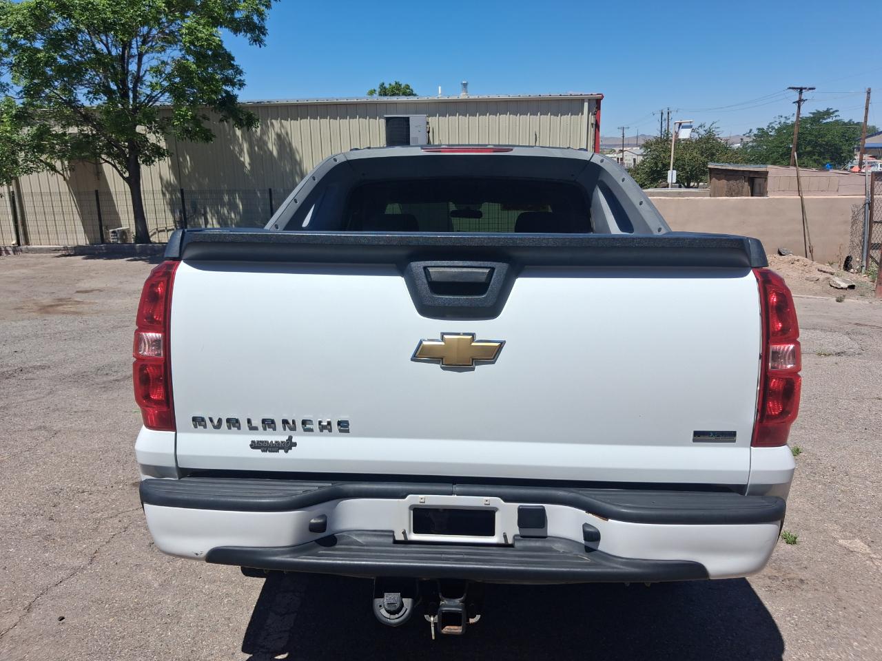 Chevrolet Avalanche LS 4WD 2011