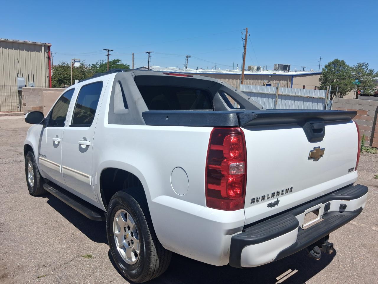 Chevrolet Avalanche LS 4WD 2011