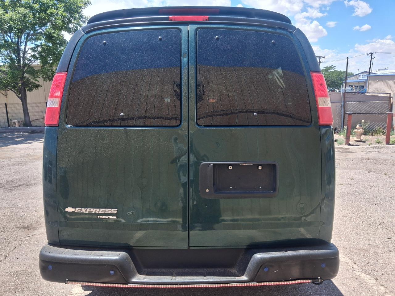 Chevrolet Express LS 2500 2011