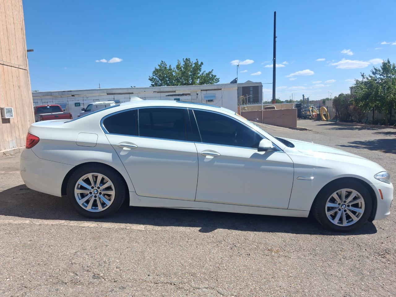 BMW 5-Series 528i 2015