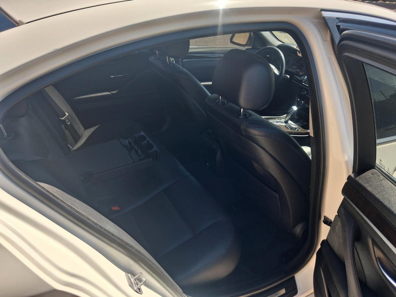 BMW 5-Series 528i 2015