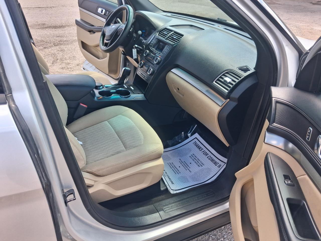 Ford Explorer Base 4WD 2016