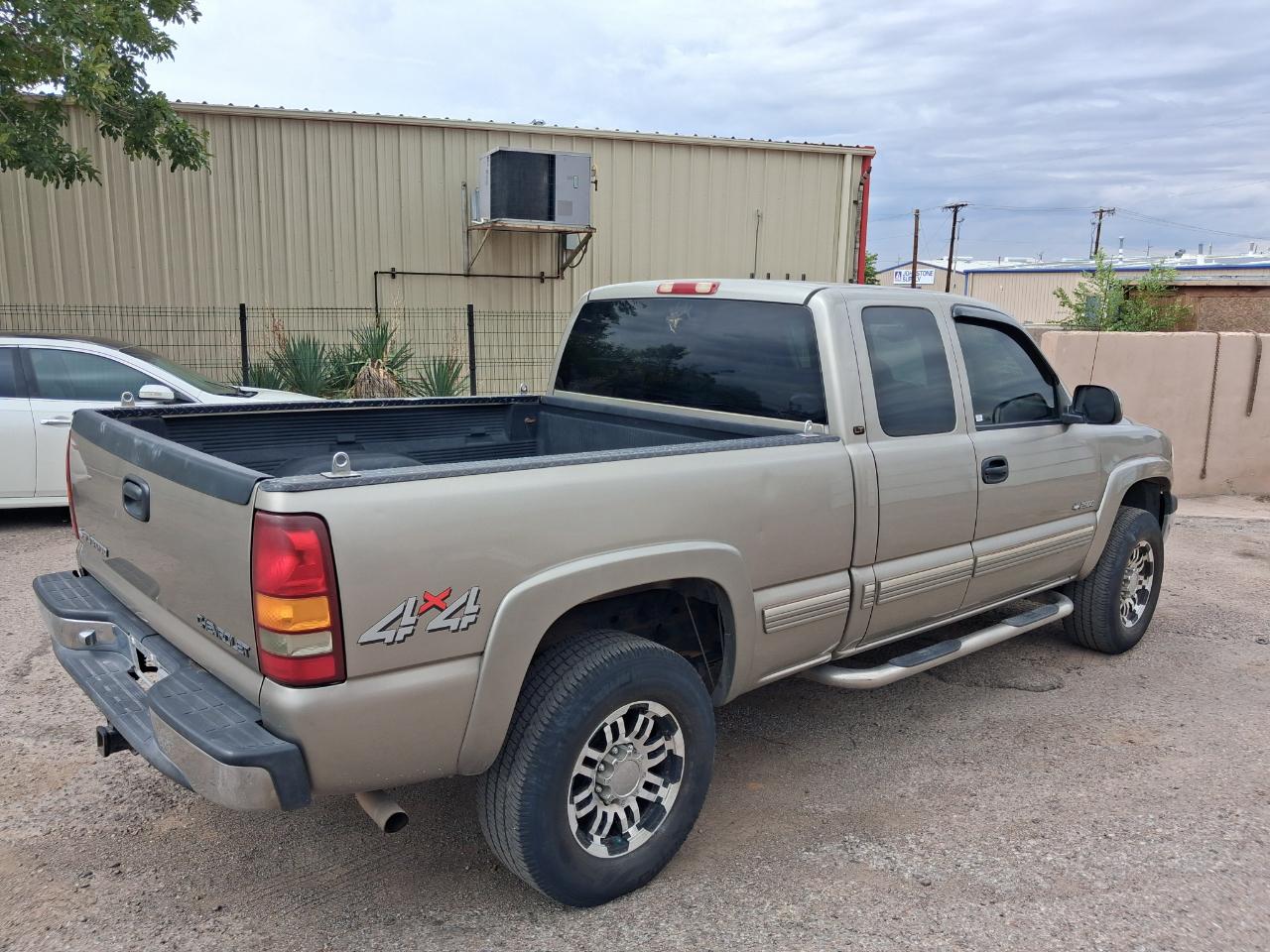 Chevrolet Silverado 2500 Ext. Cab 3-Door Short Bed 4WD 2000