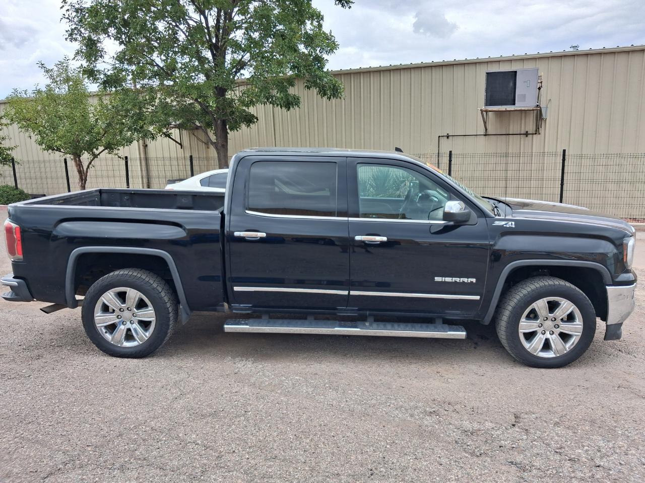 GMC Sierra 1500 SLT Crew Cab Short Box 4WD 2017