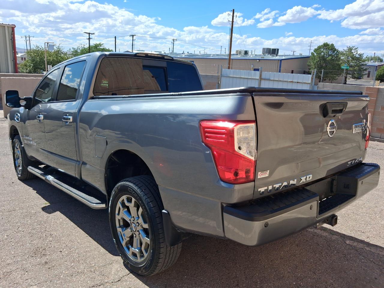 Nissan Titan XD SL Crew Cab 4WD 2018