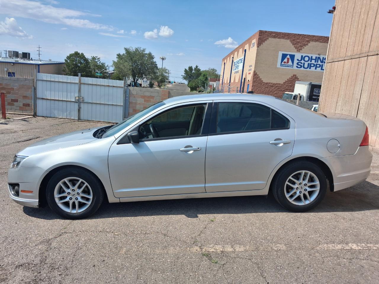 Ford Fusion I4 S 2011